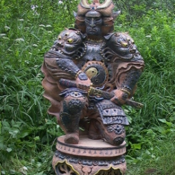 «Сёгун» (светильник) в саду