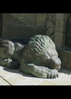 Спящий лев (бронза)